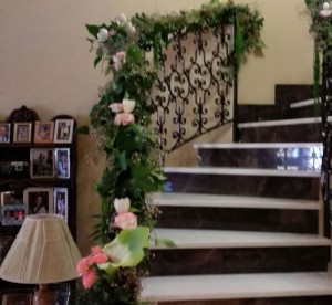 Bajante de escalera con flores